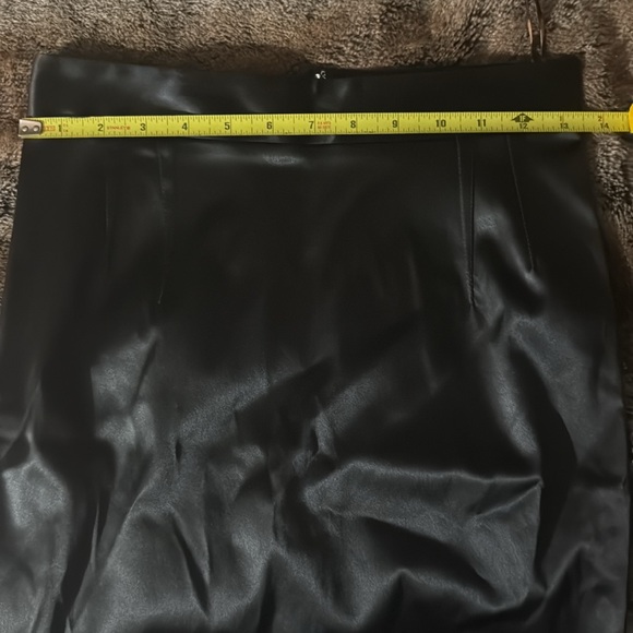 AUTHENTIC Dolce and Gabbana pencil skirt - Picture 6 of 6